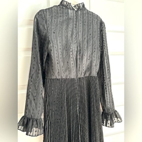 Mac Duggal Embroidered Long Sleeve Ruffle Dress-‎ NWT - Picture 8 of 8